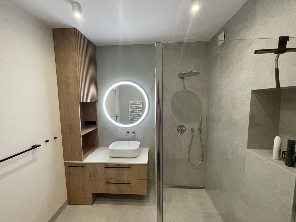 Rénovation de salle de bain avec douche à l'italienne à Nice par Azur Rénovation